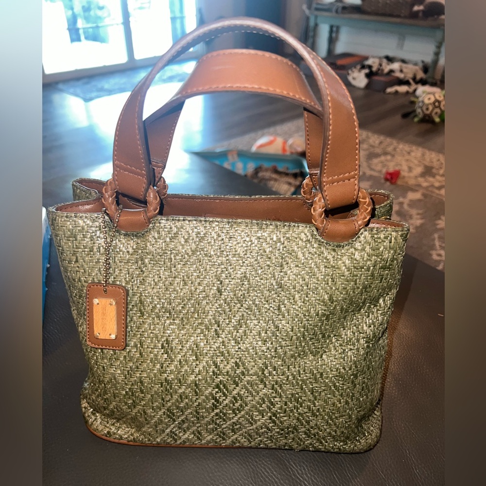 Relic olive green woven handbag in beautiful condition.